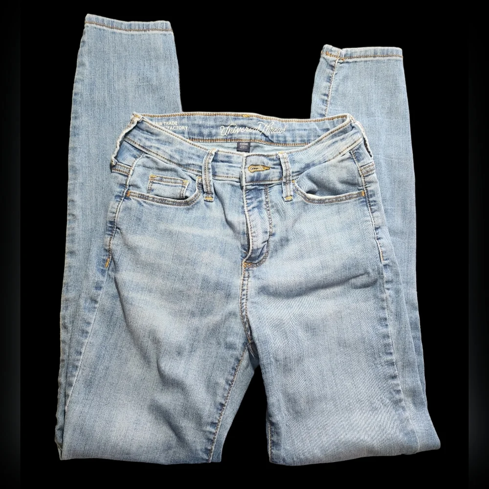 Woman's Universal Thread Jeans Size 00/24R - Picture 3 of 5